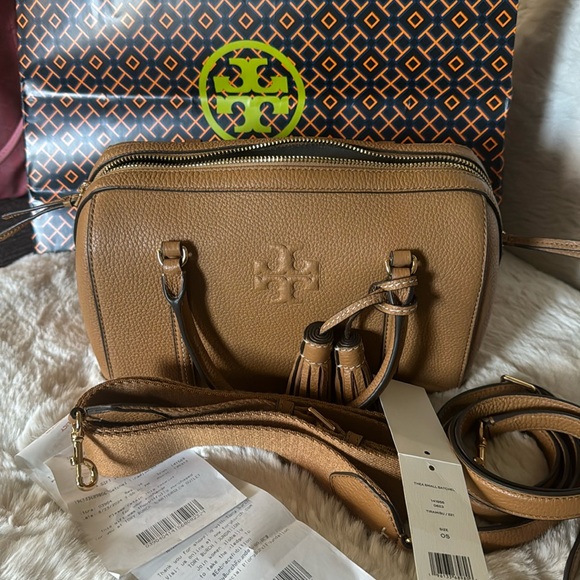 Tory Burch Handbags - Brandnew with out tags Tory ButchThea Small Satchel